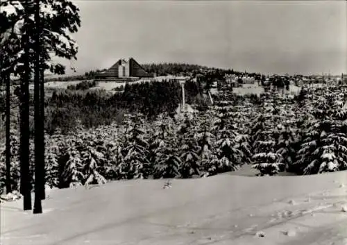 Ak Oberhof im Thüringer Wald, Interhotel Panorama, Thüringen- und Jugendschanze, Winteransicht