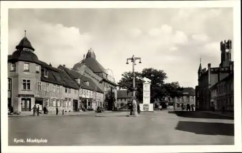 Ak Kyritz in der Prignitz, Marktplatz, Denkmal FDGB