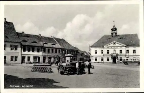 Ak Ortrand in der Niederlausitz, Altmarkt, Rathaus