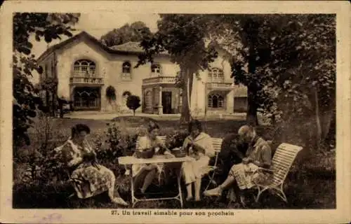 Ak Lüttich Wallonien, Frauen im Garten strickend, F. L. A. Freytag