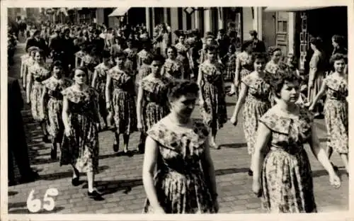 Foto Ak Meuselwitz in Thüringen, Festzug, Frauengruppe