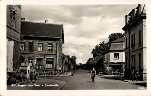 Ak Röblingen am See Mansfelder Land, Seestraße, Fahrradfahrer