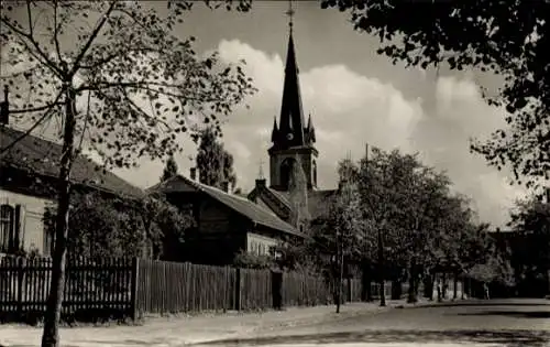 Ak Wolfen in Sachsen Anhalt, Kirchstraße mit ev. Kirche