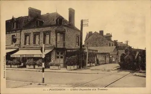 Ak Pontorson Some, Hotel Duguesclin, Straßenbahn