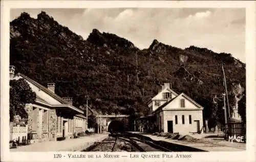 Ak Vallee de la Meuse Ardennes, Les Quatre Fils Aymon, Bahnhof, Gleisseite