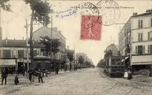 Ak Ivry Port Val de Marne, Place Nationale, Straßenbahnhaltestelle