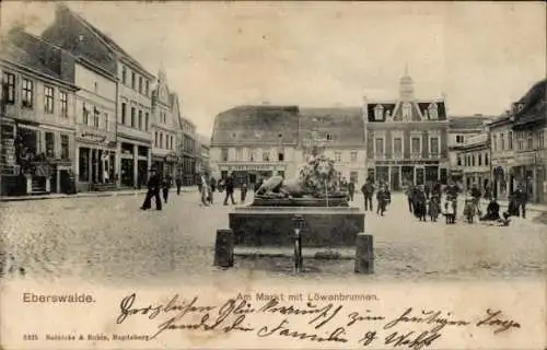 Ak Eberswalde im Kreis Barnim, Am Markt mit Löwenbrunnen