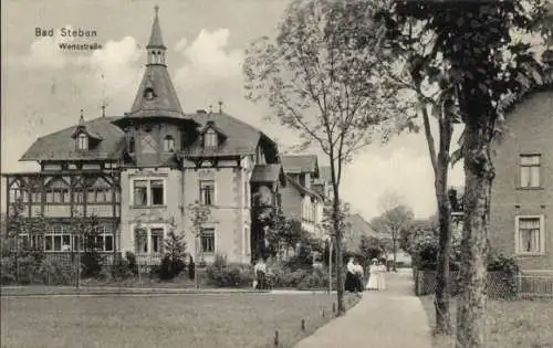 Ak Bad Steben im Frankenwald Bayern, Villa in der Wenzstraße, Spaziergänger