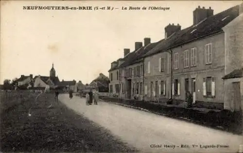 Ak Neufmoutiers in Brie Seine et Marne, Route de l’Obelisque