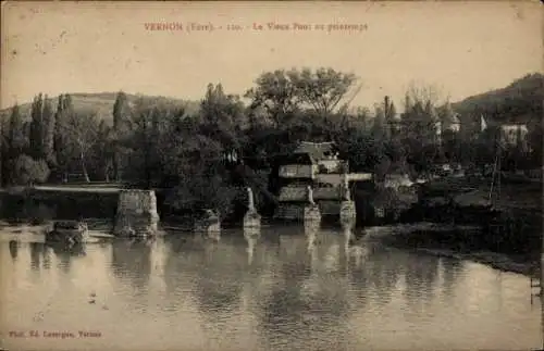 Ak Vernon Eure France, le Vieux Pont au printemps