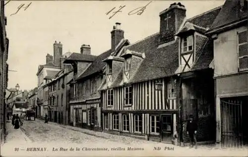 Ak Bernay Eure, Rue de la Charentonne, vieilles Maisons