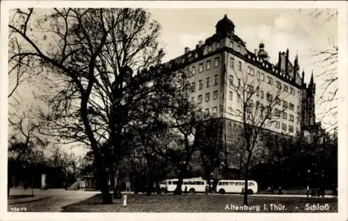 Ak Altenburg in Thüringen,  Schloss, Busse