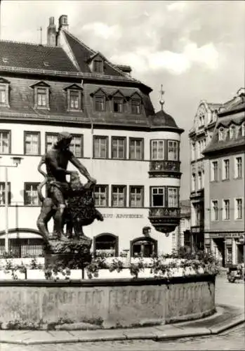 Ak Gera in Thüringen, Simsonbrunnen am Markt, Stadt-Apotheke mit Erker