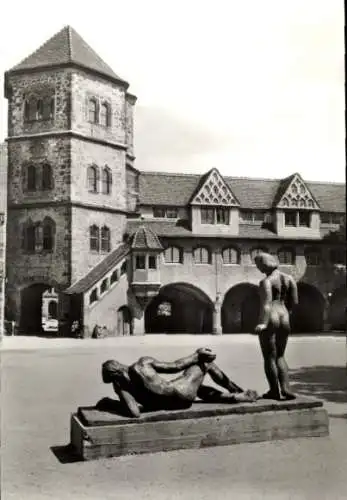 Ak Halle an der Saale, Moritzburg, Burghof, Statuen