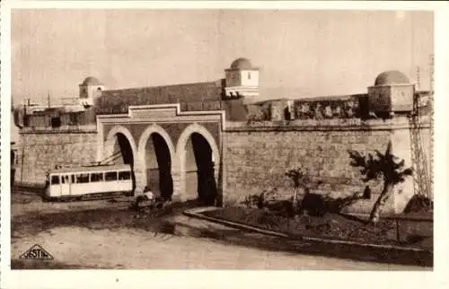 Ak Tunis Tunesien, Porte Bab Saadoun, Straßenbahn