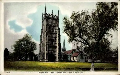 Ak Evesham Worcestershire England, Glockenturm, zwei Kirchen