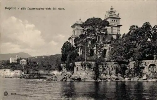 Ak Rapallo Liguria, Villa Lagomaggiore vista dal mare, Blick vom Meer zu einer Villa