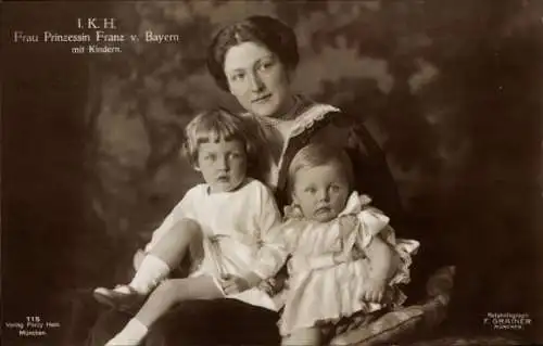 Ak Frau Prinzessin Franz von Bayern mit ihren Kindern, Isabella von Croy, Portrait