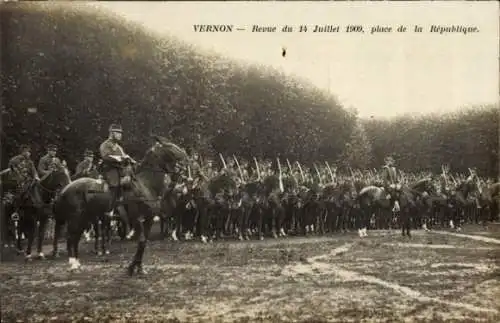 Ak Vernon Eure, Revue du 14 Juillet 1909, place de la Republique