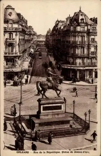 Ak Orléans Loiret, Rue de la Republique, Statue de Jeanne d'Arc, Straßenbahn