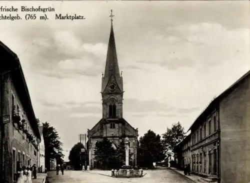 Ak Bischofsgrün im Fichtelgebirge, Marktplatz, Kirche, Brunnen