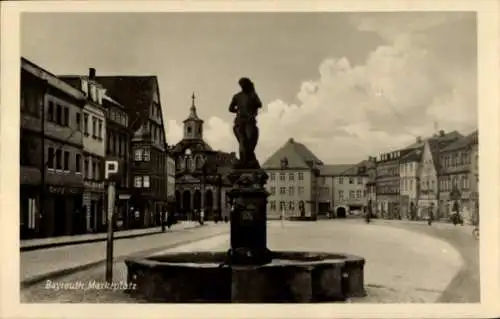 Ak Bayreuth in Oberfranken, Marktplatz, Brunnen