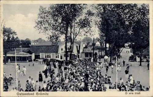 Ak Ostseebad Grömitz in Holstein, Platz, Menschenmenge