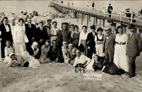 Foto Ak Ostseebad Göhren auf Rügen, Strand, Gruppenbild 1919