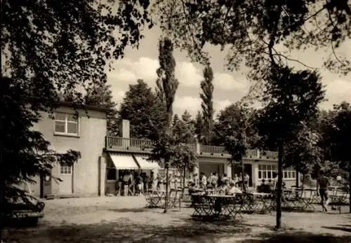 Ak Großröhrsdorf in Sachsen, Masseneibad, Terrasse, Badegäste