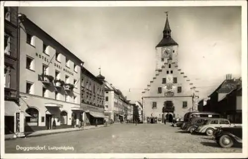 Ak Deggendorf im Bayerischen Wald Niederbayern, Luitpoldplatz, Kirche