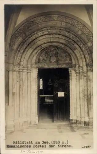 Foto Ak Millstatt am See Kärnten, Romanisches Portal der Kirche