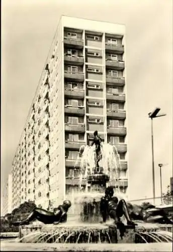 Set von 8 Fotos im Umschlag " Türme, Burgen und Brunnen in Halle"