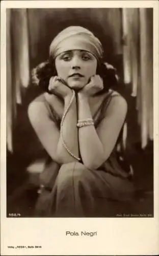 Ak Schauspielerin Pola Negri, Portrait