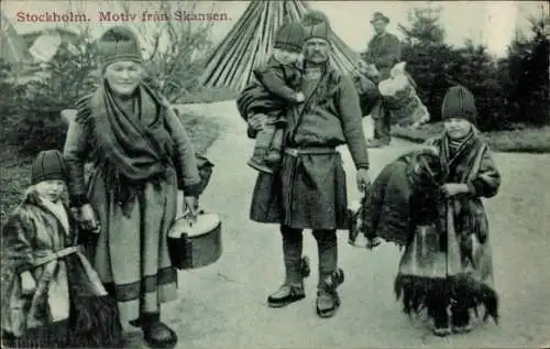 Ak Stockholm, Motiv fran Skansen, Schwedische Familie in Trachten