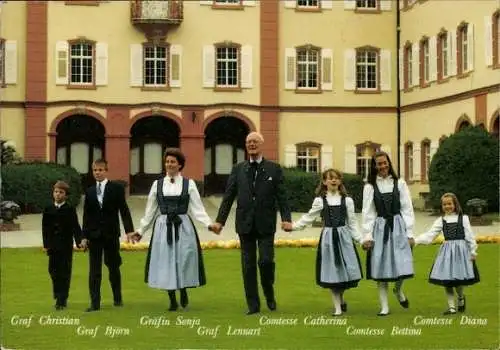 Ak Familie Graf und Gräfin Lennart Bernadotte, Graf von Wisborg, Insel Mainau, Graf Christian