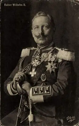 Ak Kaiser Wilhelm II., Sitzportrait, Uniform, Säbel, Orden