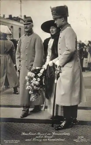 Ak Herzog Ernst August von Braunschweig, Prinzessin Victoria Luise, Herzog von Cumberland