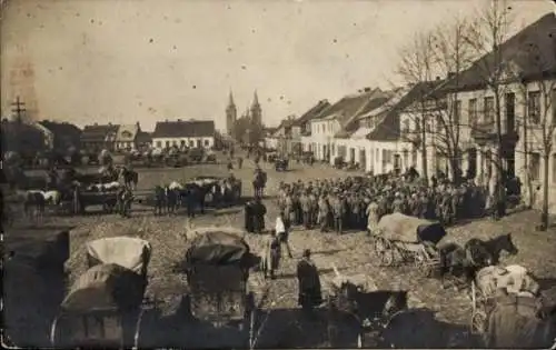 Foto Ak Raciąż Racionz bei Mlawa Polen, Deutsche Soldaten in Uniformen, Marktplatz, I WK