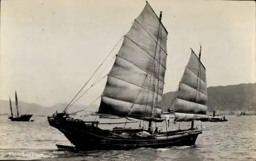 Foto Ak Hongkong China, Segelschiff auf dem Wasser, Lighter