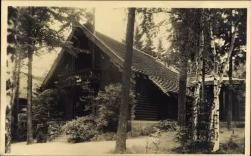 Foto Ak Riesengebirge Schlesien, Wohnhaus, Wald