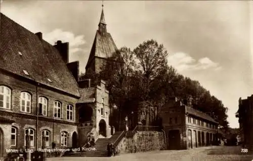 Ak Mölln im Herzogtum Lauenburg, Rathaustreppe, Kirche