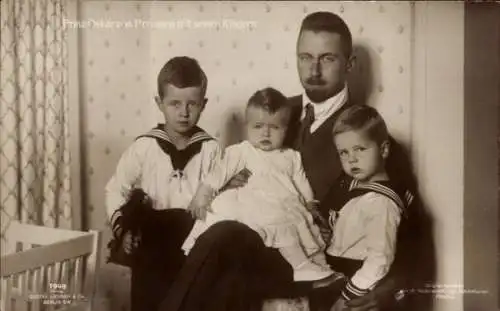 Ak Prinz Oskar von Preußen mit seinen Kindern, Portrait