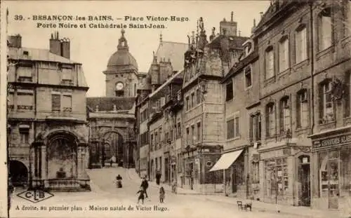 Ak Besançon les Bains Doubs, Place Victor-Hugo, Porte Noire, Kathedrale St. Jean