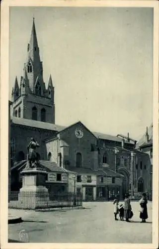 Ak Grenoble Isère, La Place St-Andre, L'Eglise et Bayard