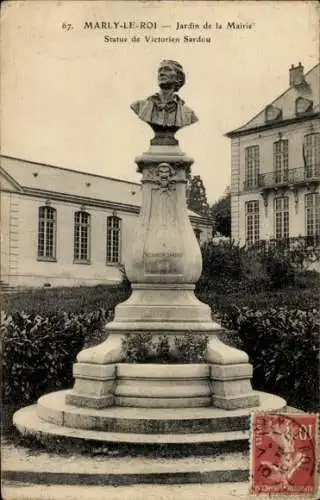 Ak Marly le Roi Yvelines, Jardin de la Mairie, Statue de Victorien Sardou