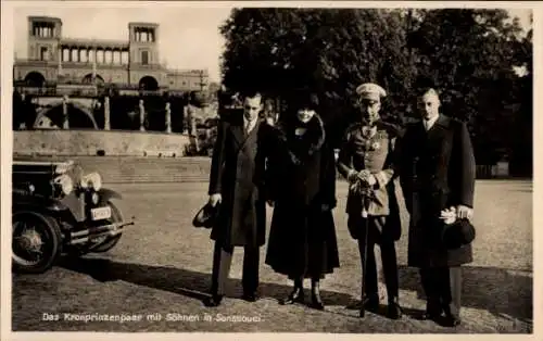 Ak Potsdam, Kronprinzenpaar mit Söhnen in Sanssouci, Automobil