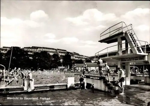 Ak Werdohl im Sauerland, Freibad, Sprungturm