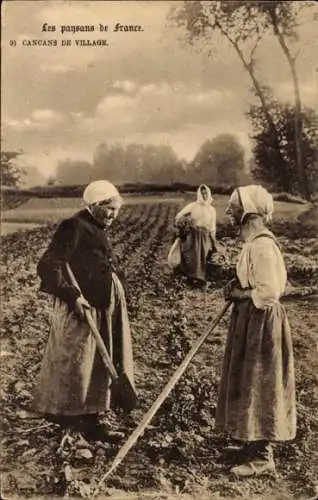 Ak Französische Tracht, Landwirtschaft, Bäuerinnen, Gespräch, Spaten