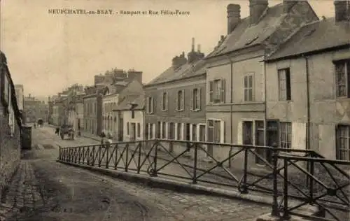 Ak Neufchâtel en Bray Seine Maritime, Rempart et Rue Felix-Faure