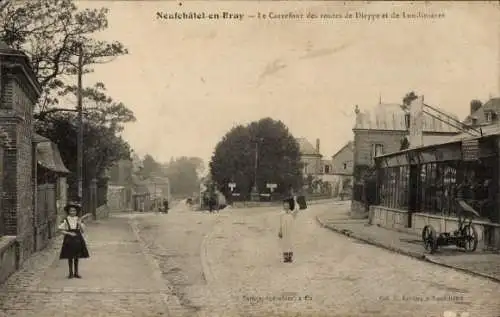 Ak Neufchâtel en Bray Seine Maritime, Le Carrefour des routes de Dieppe et de Londinieres